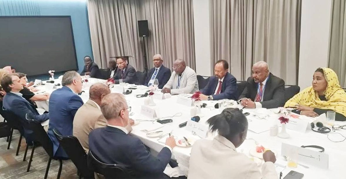 ممثلو القوى السودانية الرافضة للحرب خلال اجتماعهم في العاصمة الكينية نيروبي