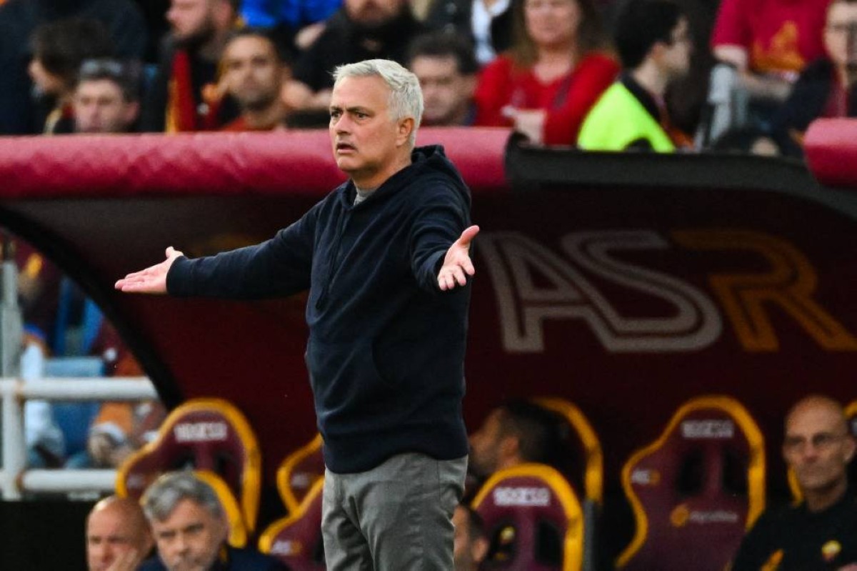 Benfica delays transfer with Mourinho's card