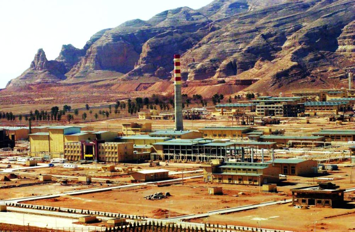 صورة جوية لمنشأة أصفهان النووية حيث تشير تقديرات إلى أن مخزون اليورانيوم مدفون تحتها