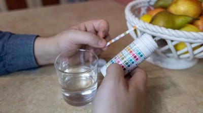 لماذا تتغير رائحة مياه الصنبور فجأة؟.. تكشف مشاكل خفية في منزلك
