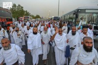 حجاج بيت الله الحرام ينفرون من عرفات إلى مزدلفة