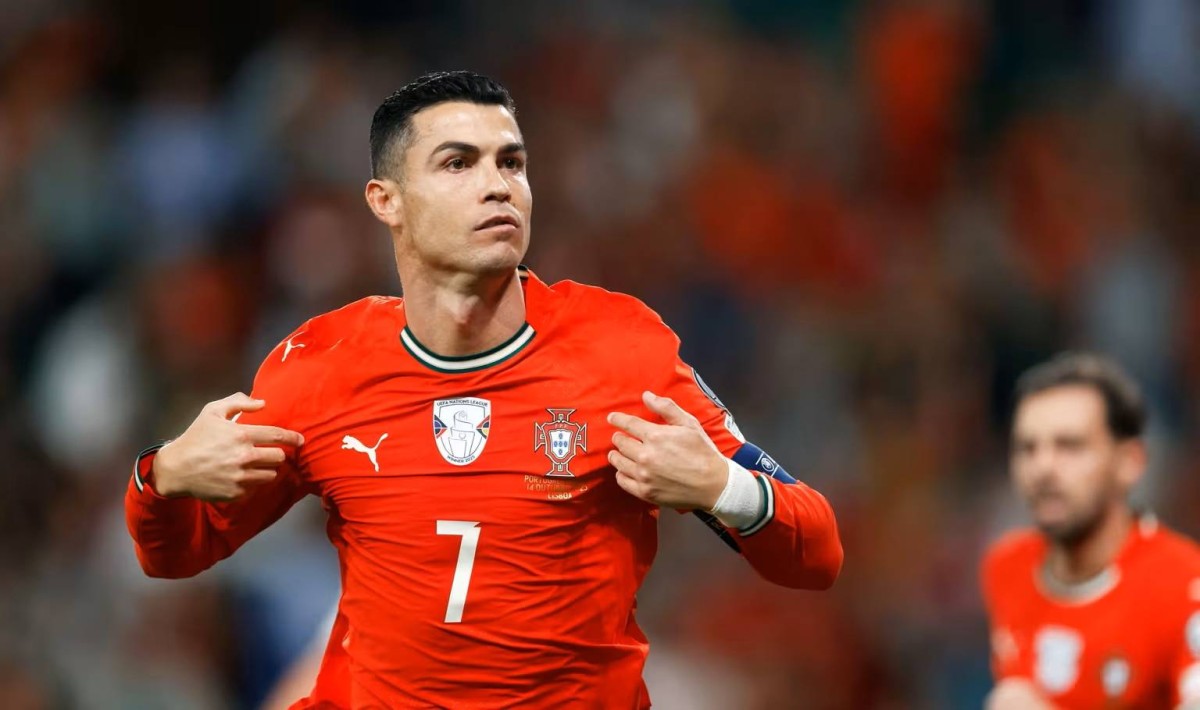 Early favorites lead World Cup push