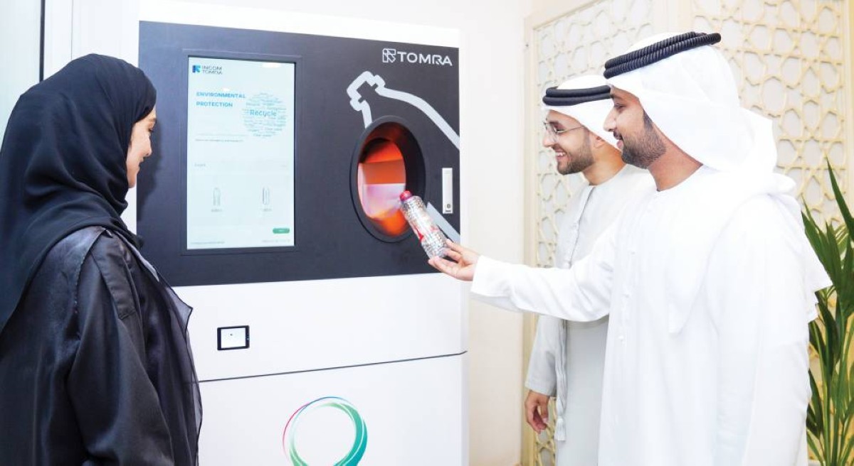 موظفو «كهرباء دبي» يعيدون تدوير 1.3 مليون عبوة