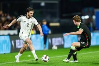 دعوة أرجنتينية في «السوشيال ميديا» تدفع لاعب نيوزيلندا إلى القمة