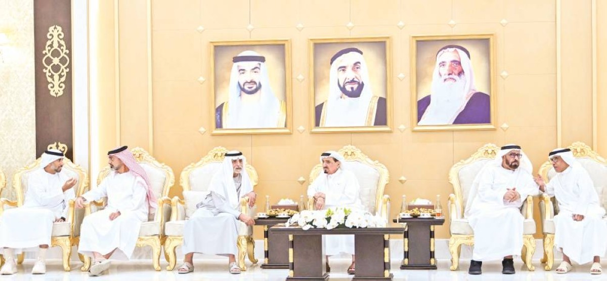  حميد النعيمي وعمار بن حميد خلال استقبال المهنئين بحضور نهيان بن مبارك 