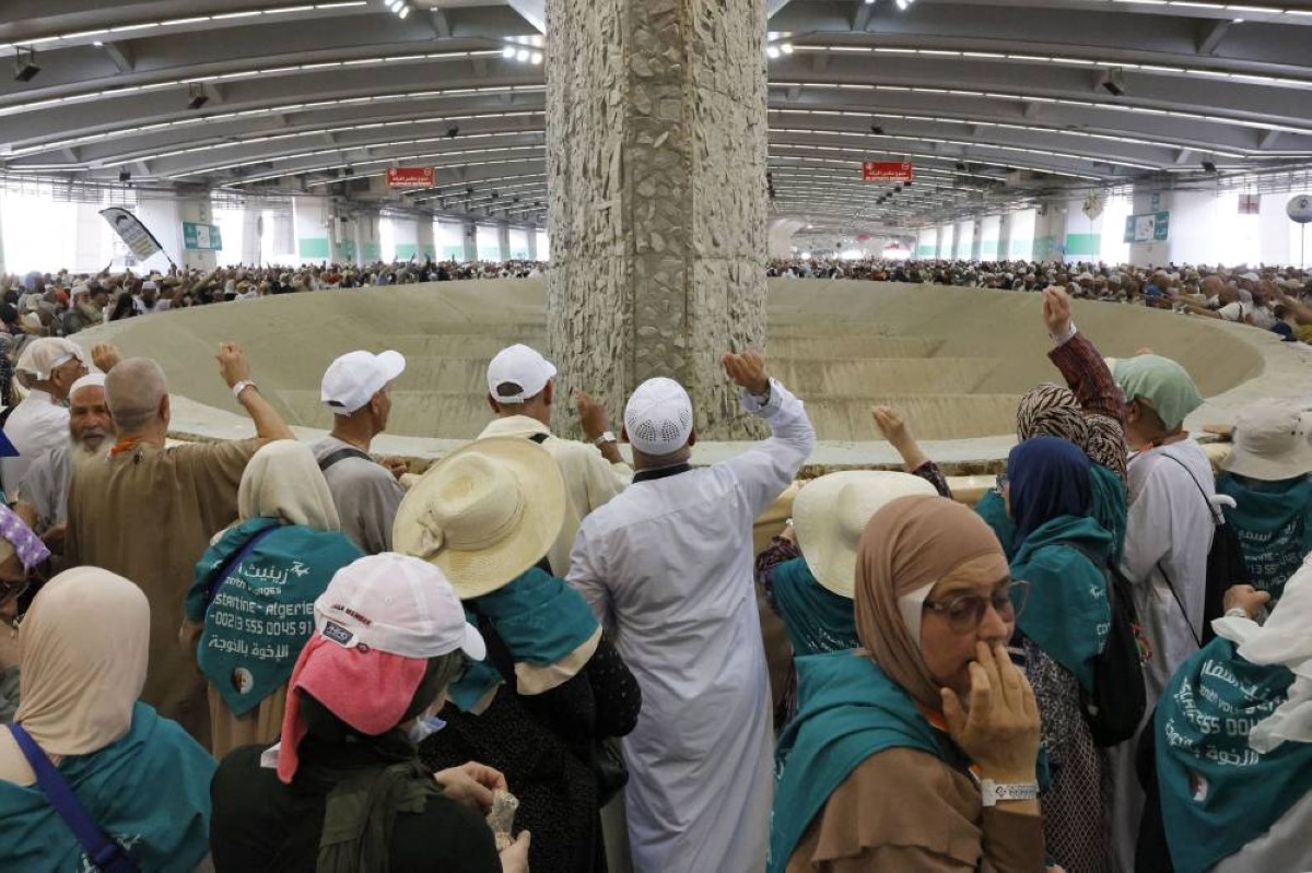 حجاج بيت الله الحرام يواصلون رمي الجمرات في آخر أيام التشريق