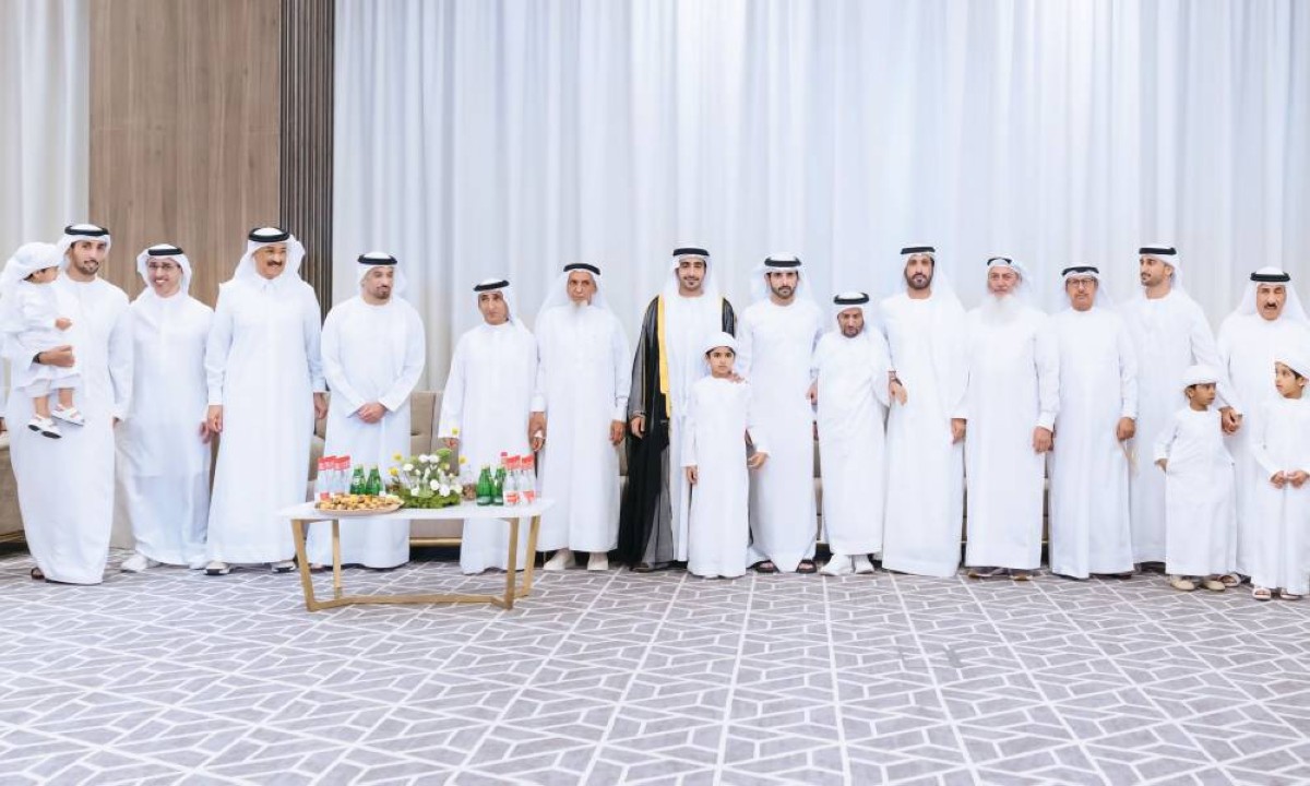 حمدان بن محمد خلال الحفل بحضور سعيد بن مكتوم 