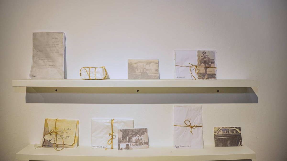 من أعمال المعرض