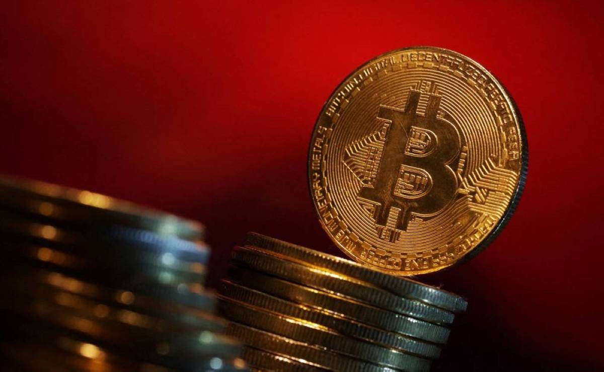 «بيتكوين» بأدنى مستوى في 4 أشهر