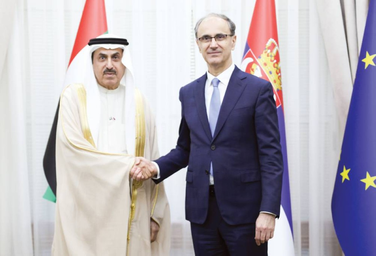 صقر غباش وجورو ماتسوت خلال اللقاء