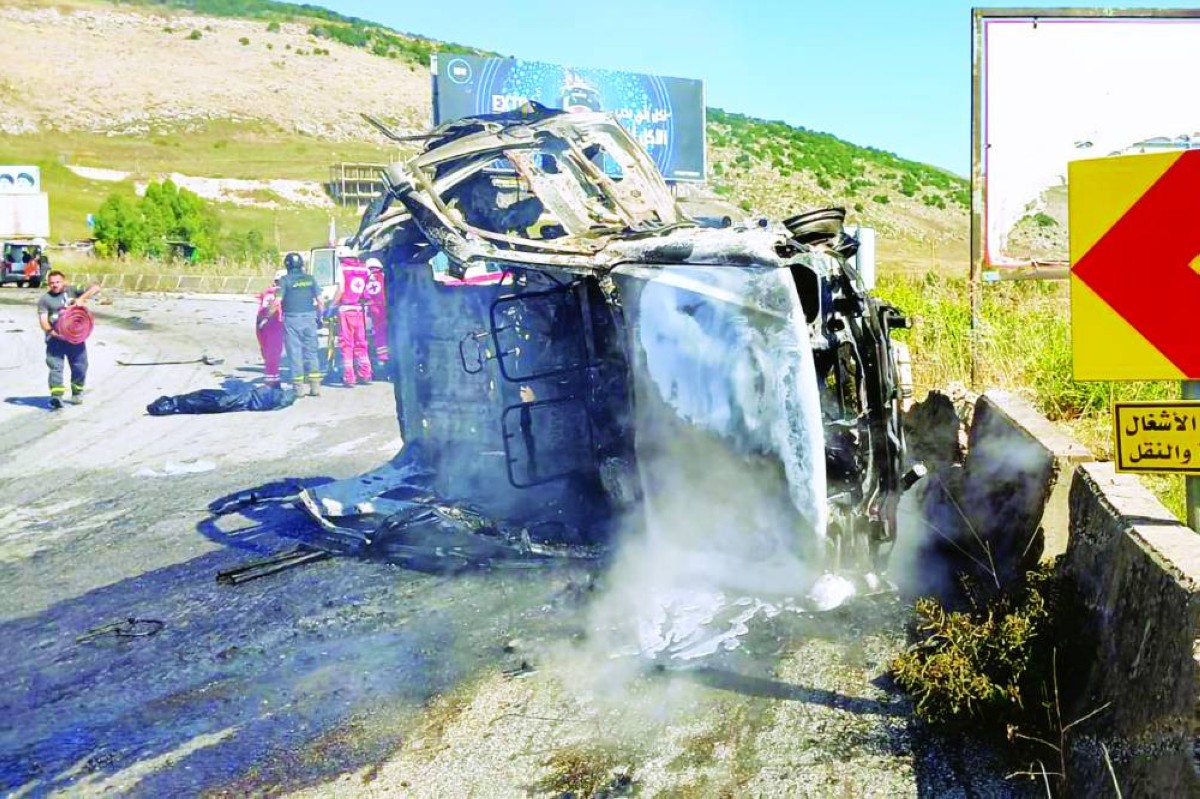 المركبة التي كانت تقلّ 3 من عناصر الجيش اللبناني قتلوا في غارة إسرائيلية قرب النبطية
