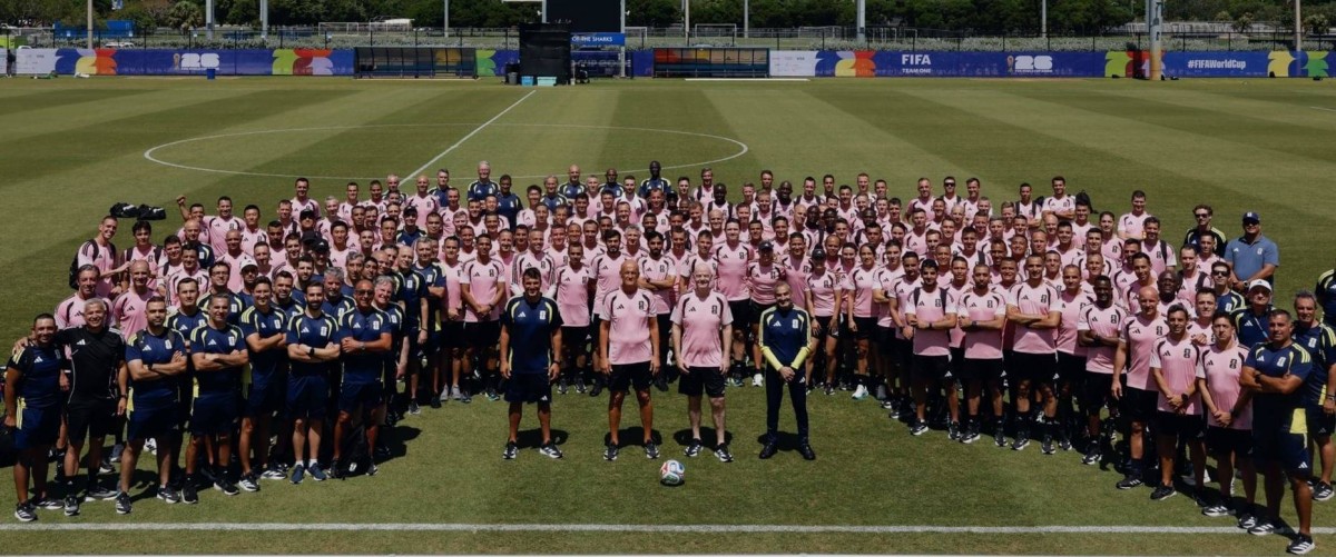 «فيفا» يجهز أكبر طاقم تحكيمي في تاريخ كأس العالم
