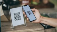 رمز QR على شاشة هاتفك؟ إليك حيلة بسيطة لمسحه دون الحاجة إلى جهاز آخر