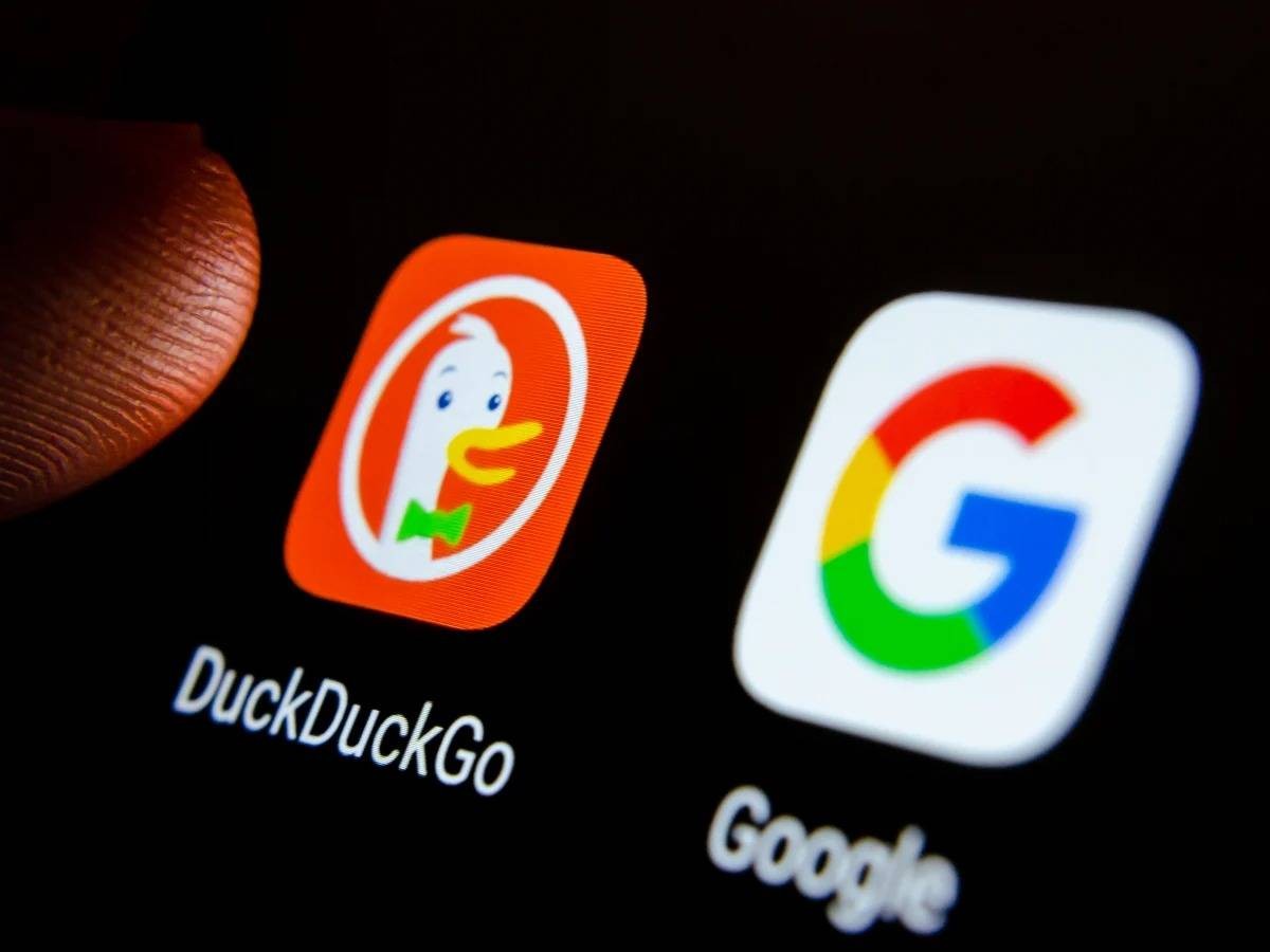 غوغل تغيّر شكل البحث.. و"Duck Duck Go" يلتقط الرافضين