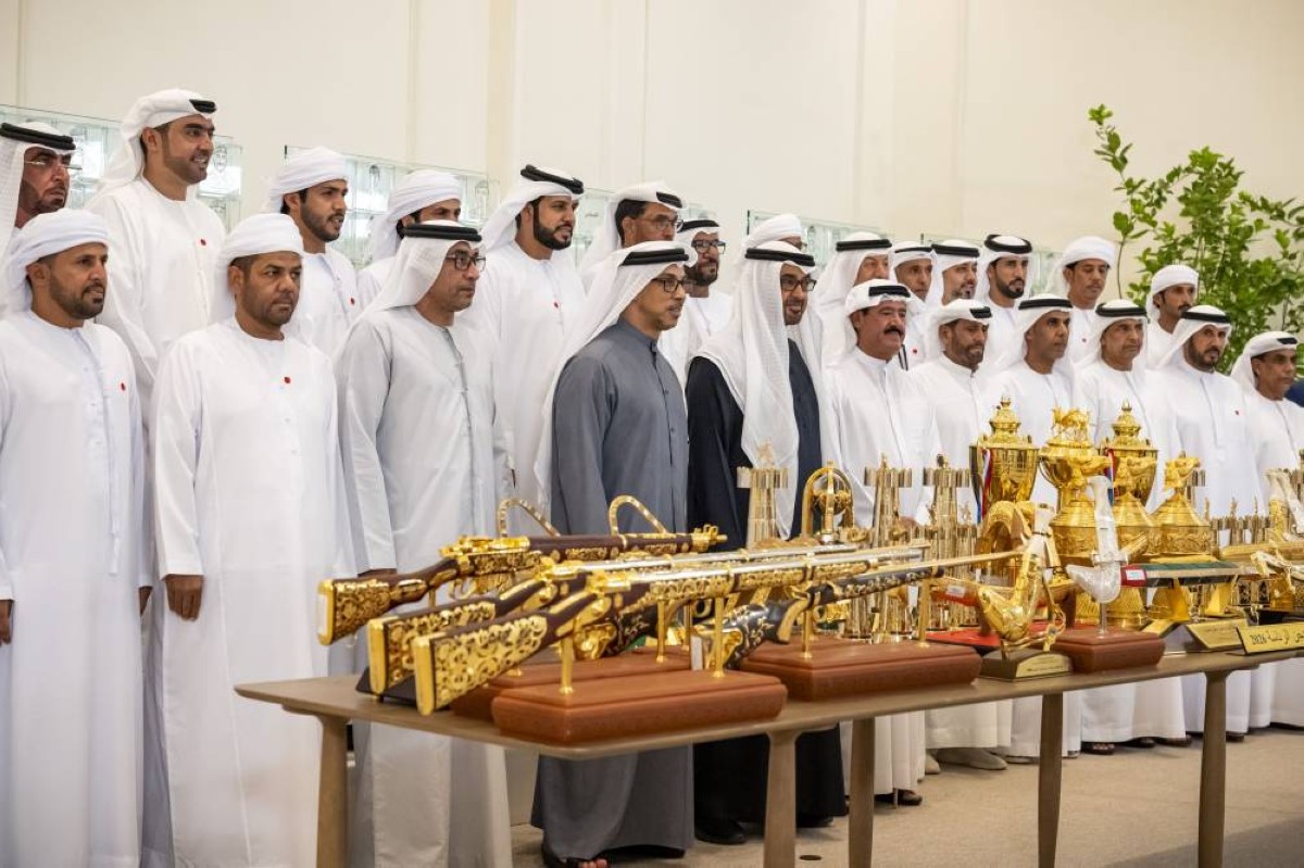رئيس الدولة يستقبل فريق هجن الرئاسة