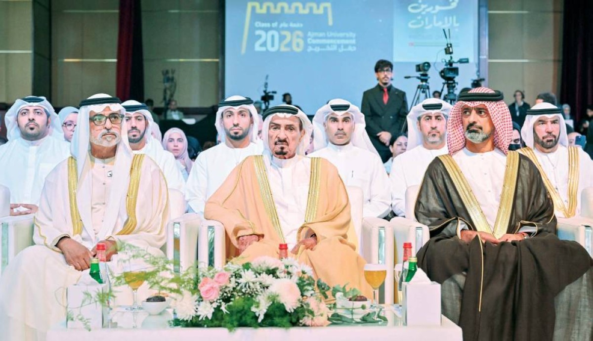 حميد النعيمي وعمار بن حميد ونهيان بن مبارك خلال حفل التخريج