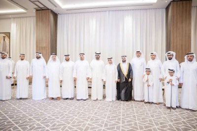 سعيد بن مكتوم خلال الحفل بحضور مروان بن غليطة وصلاح الفلاسي والعريس |