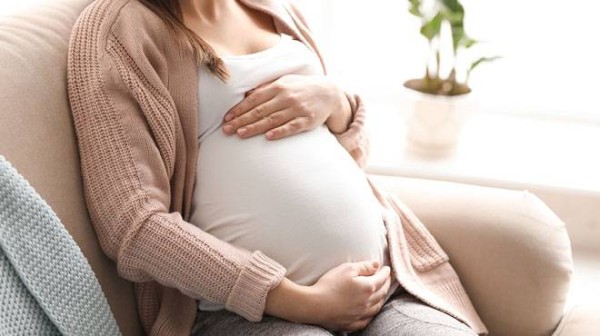 دراسة تحذر الحوامل من الجلوس لفترات طويلة