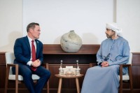 عبدالله بن زايد يستقبل مندوب الولايات المتحدة الأميركية لدى الأمم المتحدة