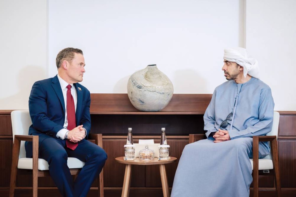 عبدالله بن زايد ومايك والتز خلال اللقاء 