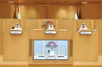 صقر غباش مترئساً الجلسة