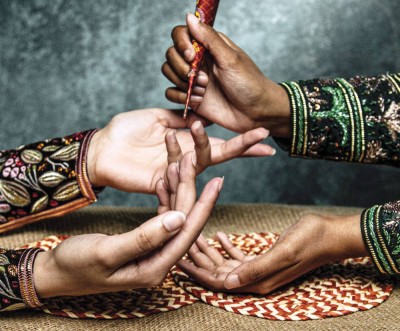 من أعمال المعرض
