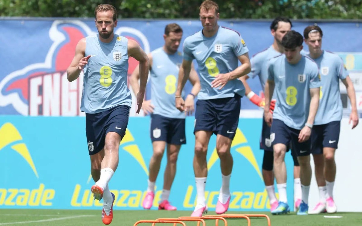 إنجلترا تبحث عن أحذية لاعبيها قبل بداية مشوار كأس العالم
