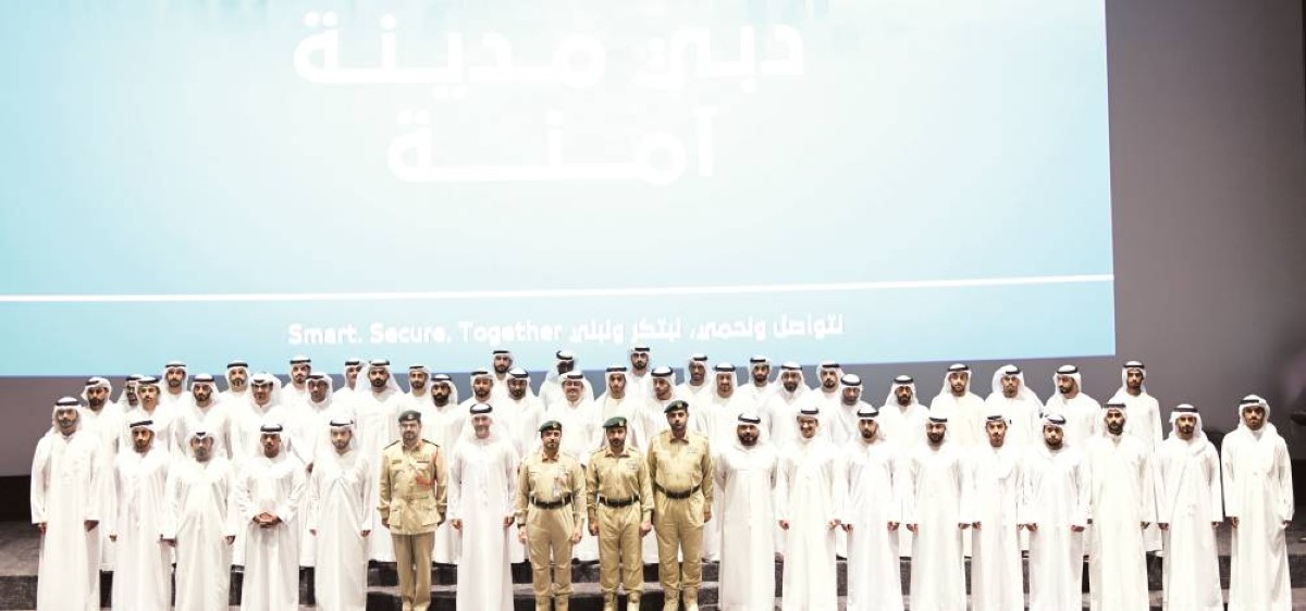 المشاركون بالدورة في لقطة تذكارية