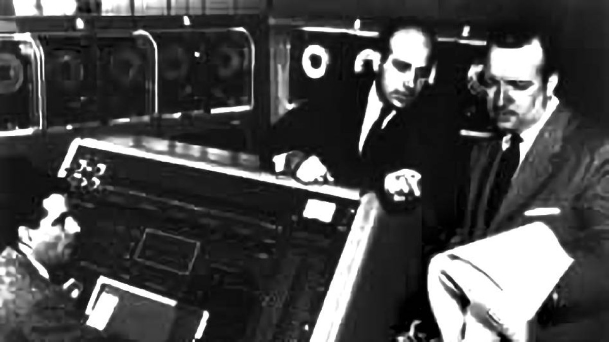 1951 -  «يونيسيس» الأمريكية تنتج أول حاسوب من سلسلة «يونيفاك».