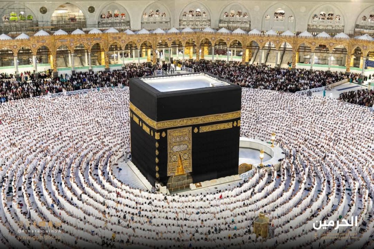 بــ 1410 كيلوغرامات من الحرير والذهب.. الكعبة تستقبل العام الهجري بثوب الإجلال