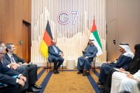 محمد بن زايد والمستشار الألماني يبحثان تعزيز علاقات التعاون بين البلدين والتطورات الإقليمية