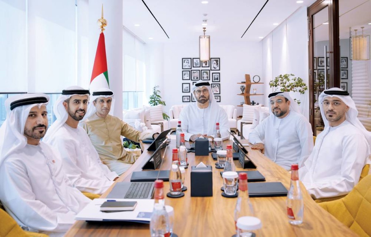 محمد القرقاوي مترئساً الاجتماع بحضور عمر العلماء وعبد الله البسطي وسعيد العطر