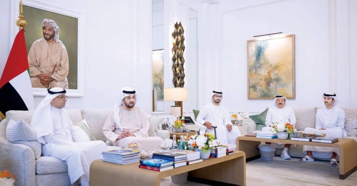 حمدان بن زايد خلال الاستقبال بحضور زايد وياس بن حمدان بن زايد وجاسم الزعابي