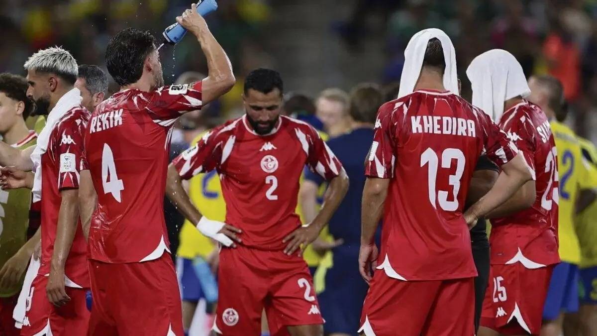 فترات شرب المياه في كأس العالم تثير جدلاً بين راحة اللاعبين وتعطيل المباريات