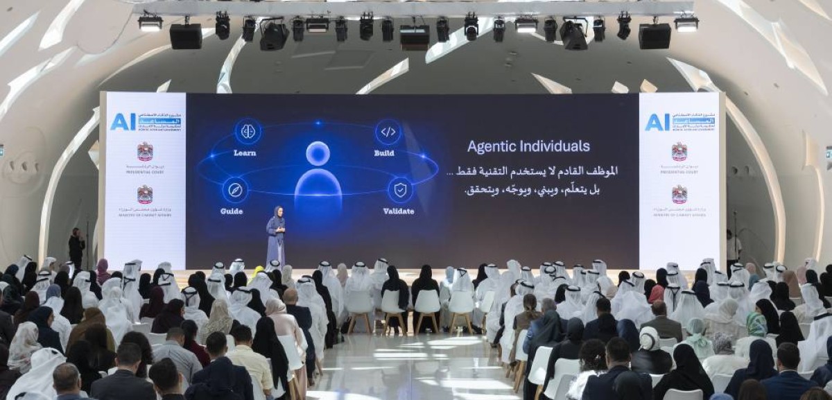 شمسة الفلاسي متحدثة خلال الورشة