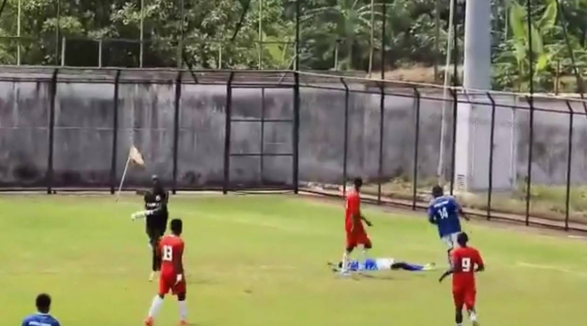 أعنف اعتداء في الملاعب يجبر الشرطة على التدخل.. شاهد الفيديو