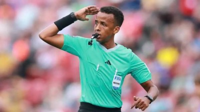 الصومالي عرتن حكماً لقمة الكويت والقادسية في المرحلة الأخيرة بالدوري