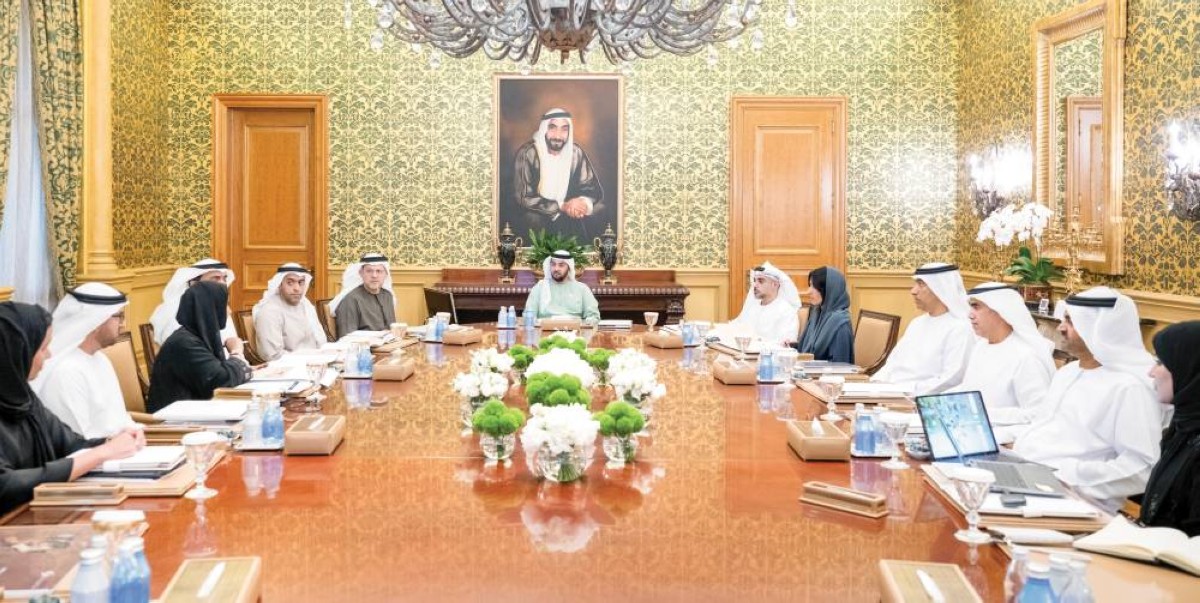 حمدان بن زايد مترئساً الاجتماع