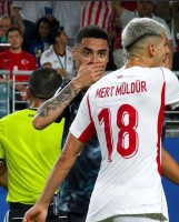 أول بطاقة حمراء في تاريخ المونديال تنهي مؤامرات الهمس و العنصرية بالملاعب