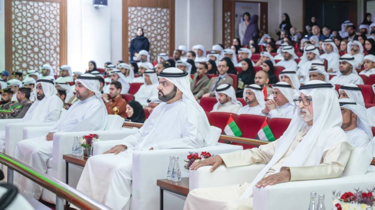 محمد بن حمد ونهيان بن مبارك وراشد بن حمد وسعيد الرقباني خلال الملتقى