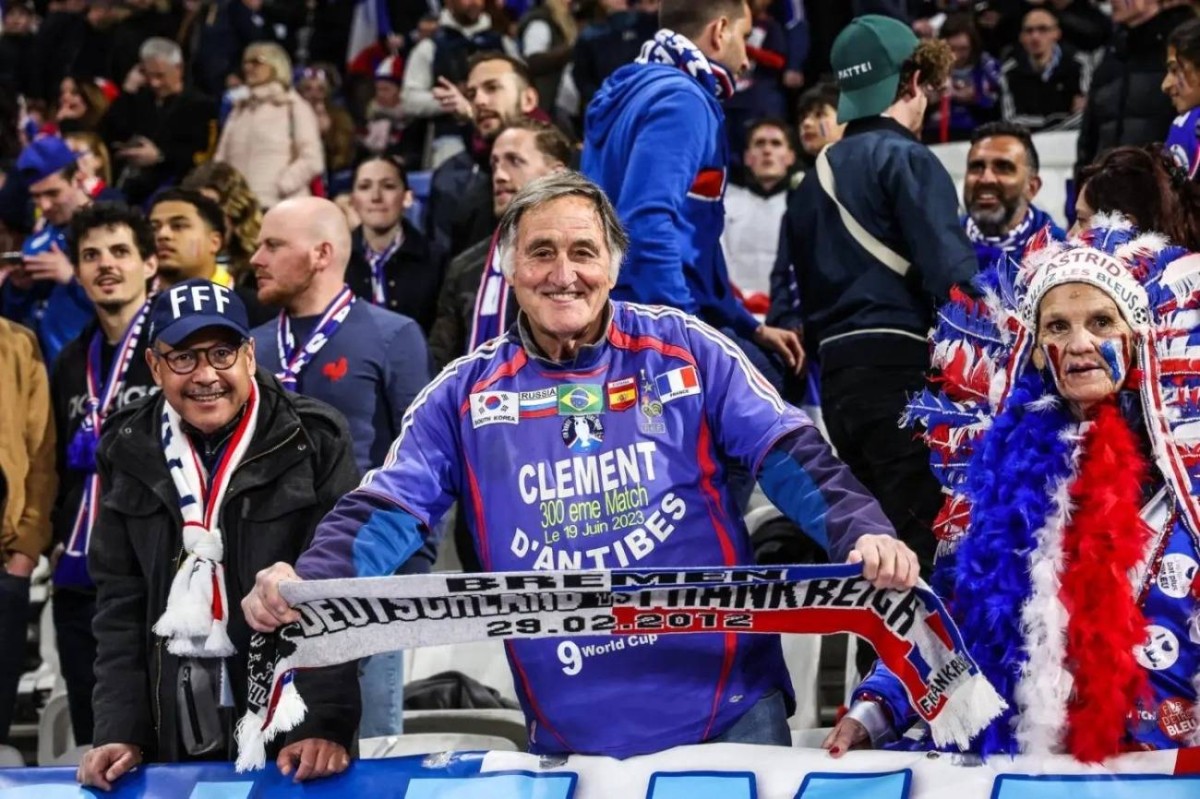 مشجع فرنسا الشهير يودع كأس العالم بعد 44 عامًا