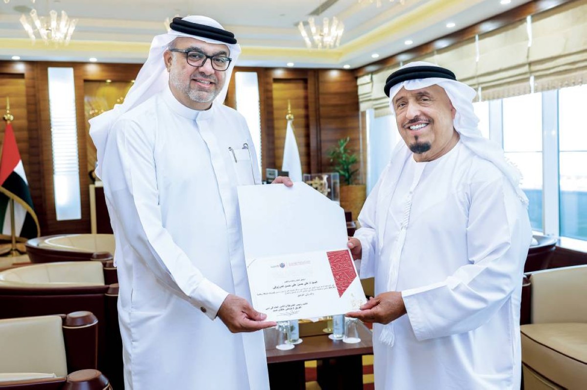 ضاحي خلفان خلال تكريم علي المرزوقي