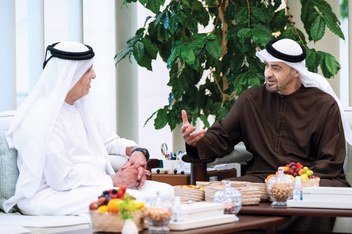 محمد بن زايد في حديث مع سعود بن صقر