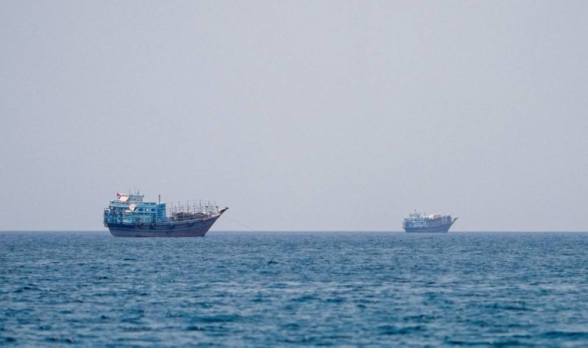 صورة ملتقطة من مسندم العمانية تُظهر سفناً في مضيق هرمز