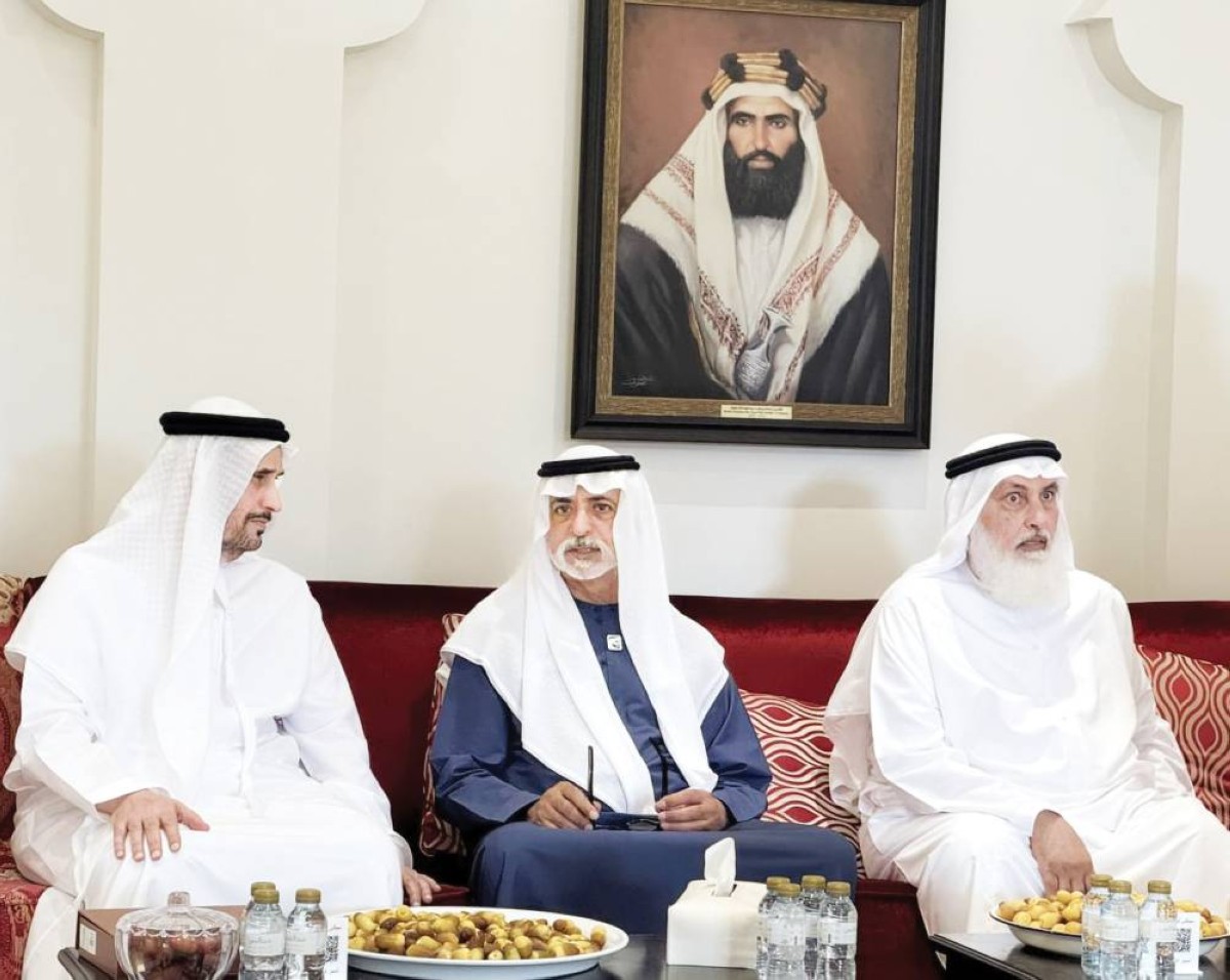 نهيان بن مبارك يعزي مطر الظاهري وأشقاءه في وفاة والدتهم