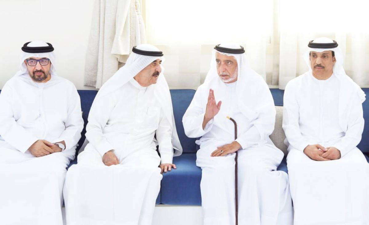 حاكم أم القيوين يعزي في وفاة منصور سيف الزعابي
