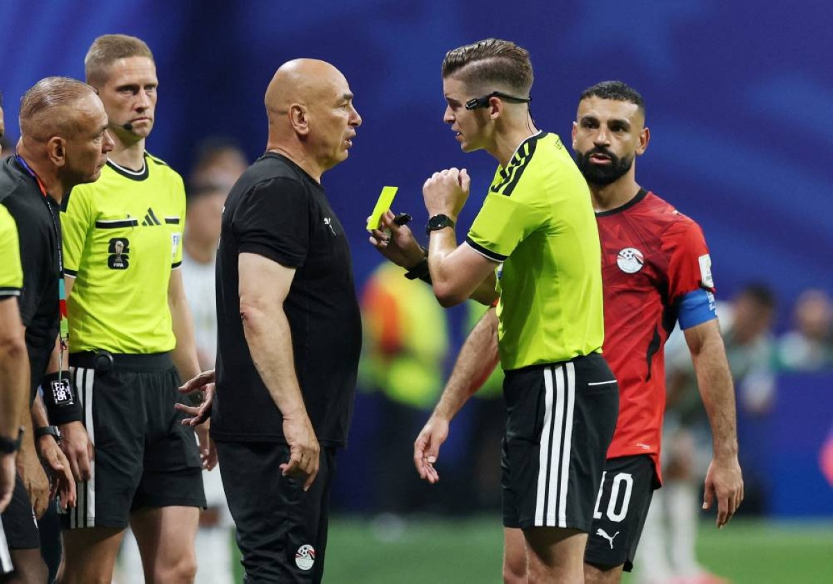 اتحاد الكرة المصري يشكو حكم مباراة الأرجنتين إلى "فيفا"