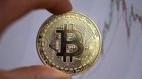 العملات المشفرة تواصل تراجعها