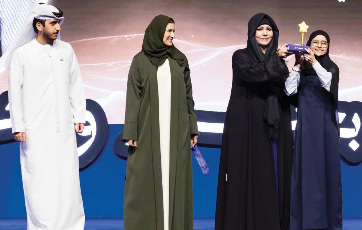  لطيفة بنت محمد مكرمة دانة الزرعوني بحضور سارة الأميري   