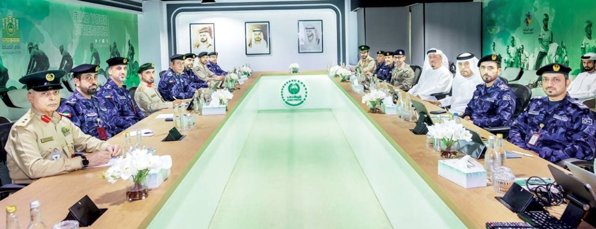 ضاحي خلفان مترئساً اجتماع مجلس القيادات الشرطية